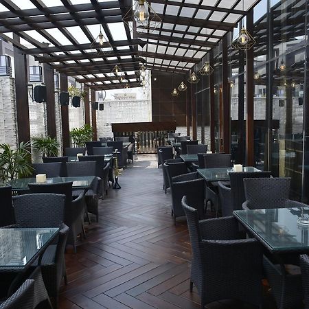 Inde Hotel Chattarpur Нью-Дели Экстерьер фото