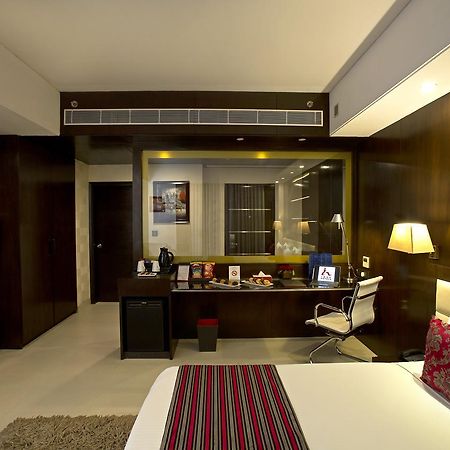 Inde Hotel Chattarpur Нью-Дели Экстерьер фото