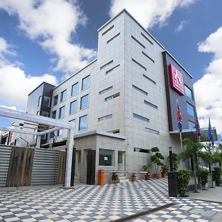 Inde Hotel Chattarpur Нью-Дели Экстерьер фото