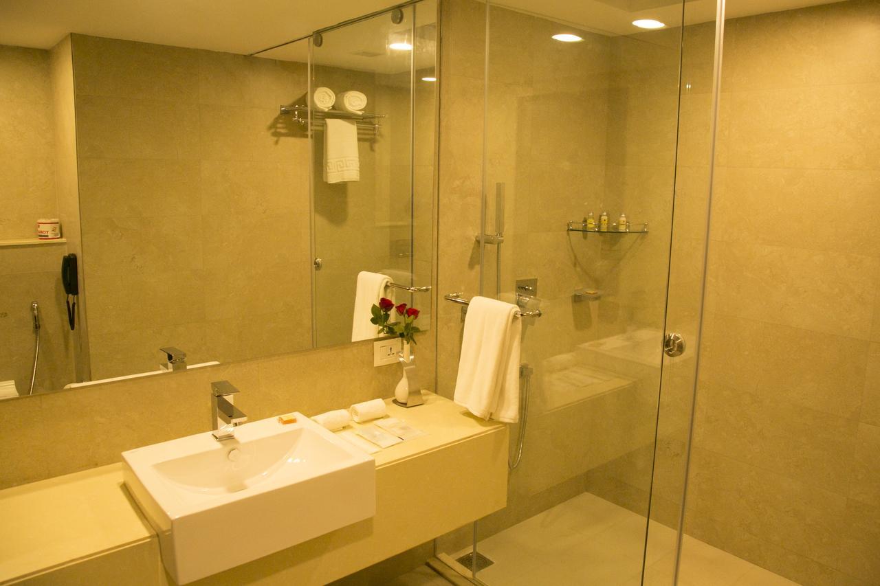 Inde Hotel Chattarpur Нью-Дели Экстерьер фото