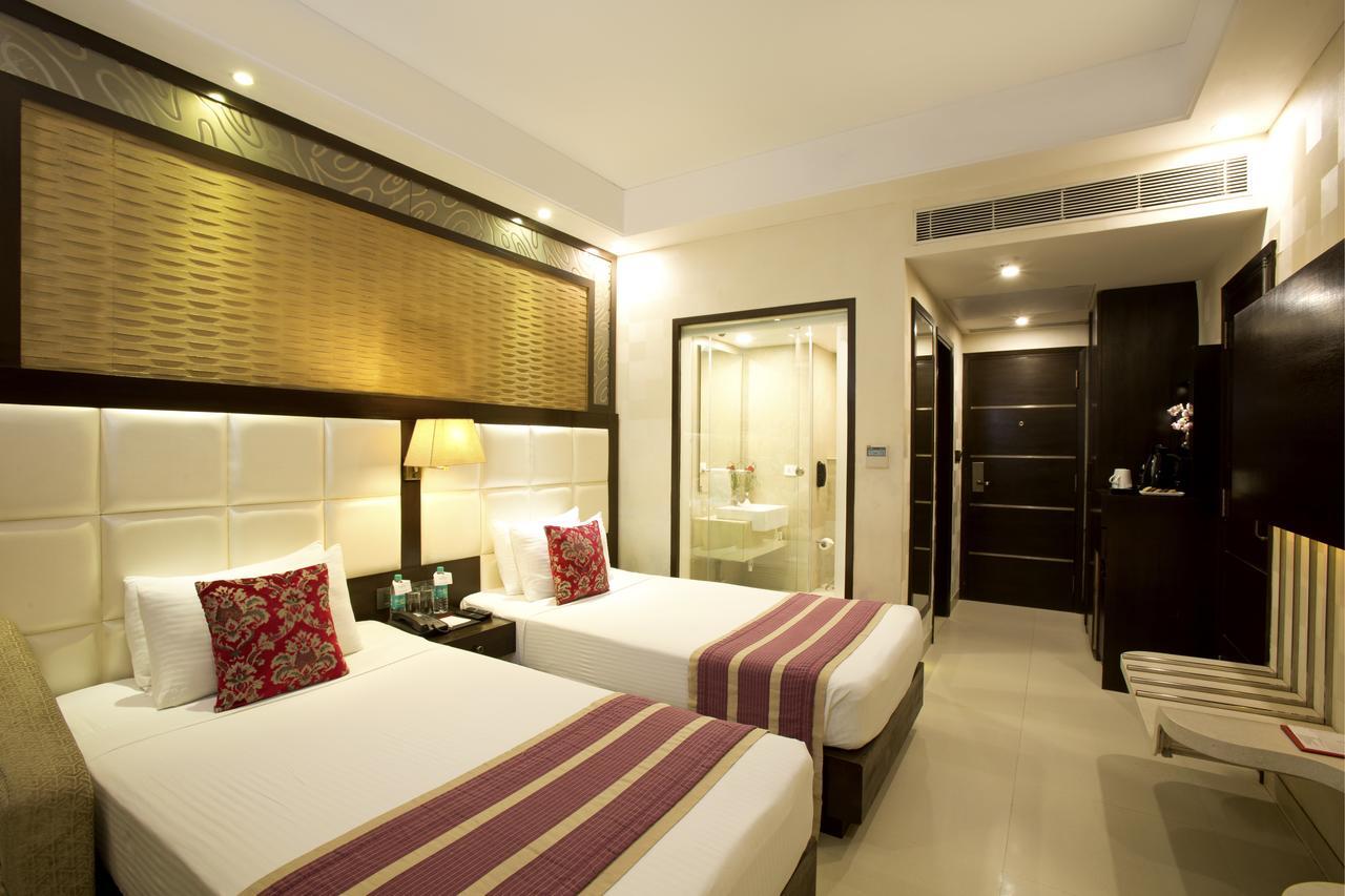 Inde Hotel Chattarpur Нью-Дели Экстерьер фото