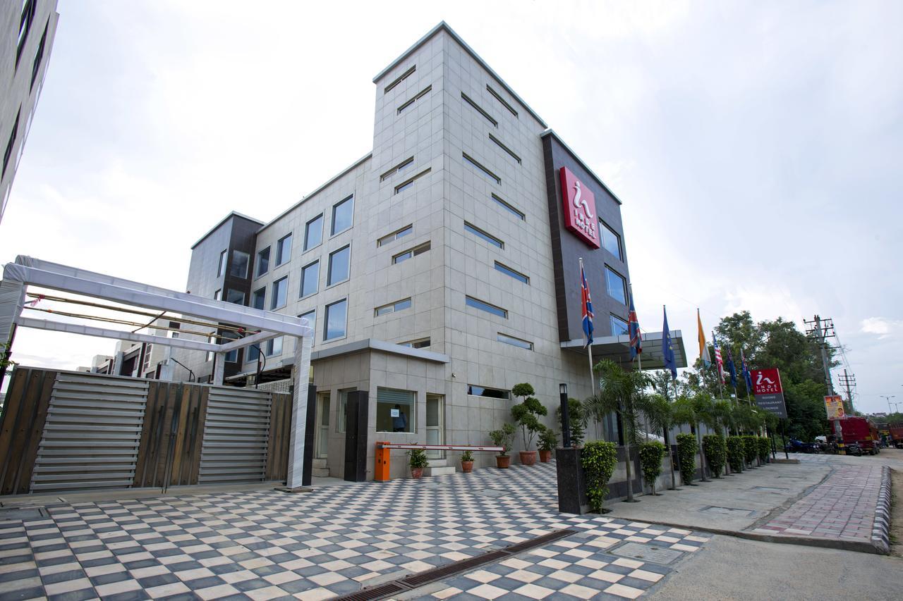 Inde Hotel Chattarpur Нью-Дели Экстерьер фото