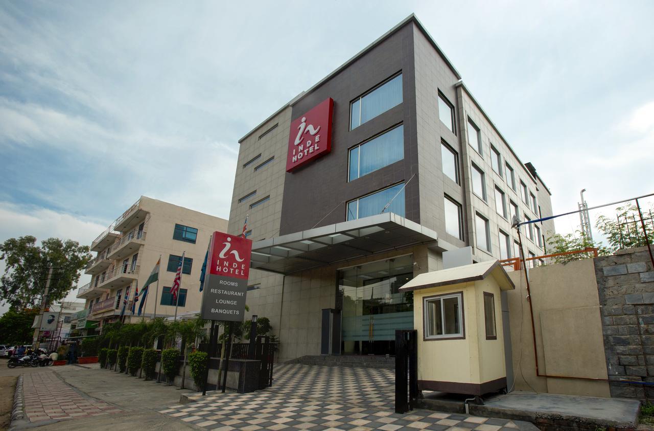 Inde Hotel Chattarpur Нью-Дели Экстерьер фото