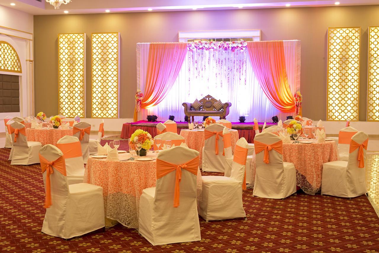 Inde Hotel Chattarpur Нью-Дели Экстерьер фото