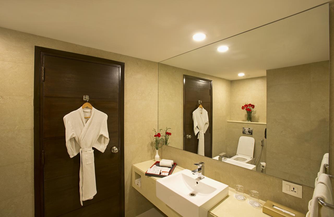 Inde Hotel Chattarpur Нью-Дели Экстерьер фото