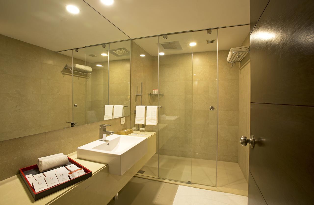 Inde Hotel Chattarpur Нью-Дели Экстерьер фото