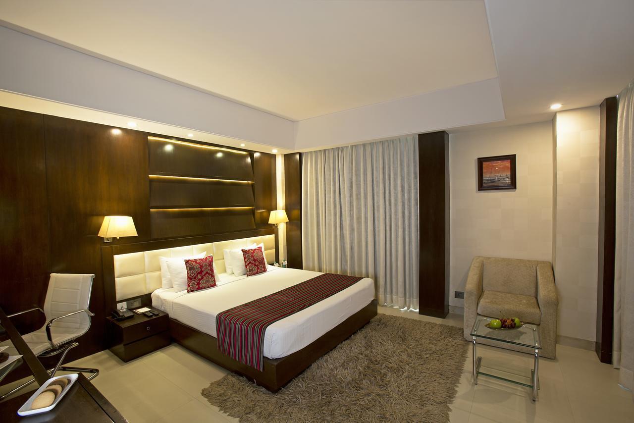Inde Hotel Chattarpur Нью-Дели Экстерьер фото